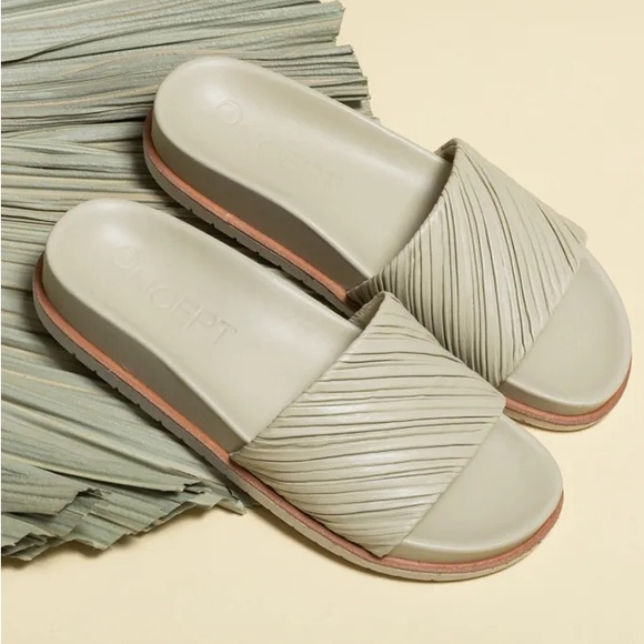 ONCEPT | Athens Ruched Leather Slide Sandal in Green Sustainable 8 - Picture 5 of 12